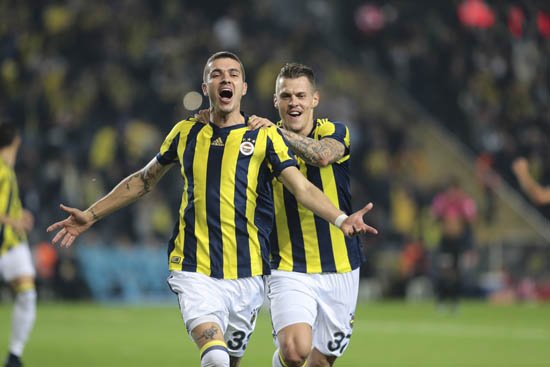 <h2>Fenerbahçe’de şok ayrılık! Bize müsade</h2>
