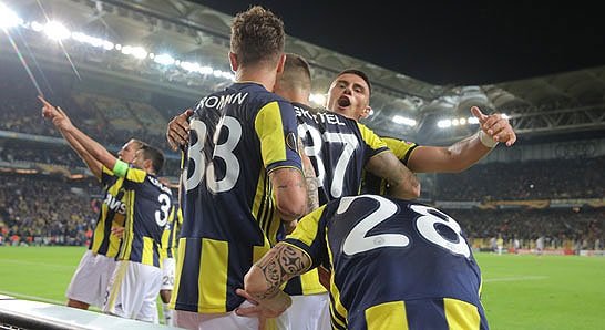 'Fenerbahçe'den herkesi şaşırtacak stoper! Liste belli oldu