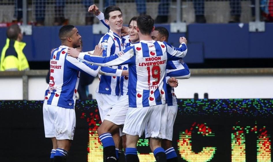 'Fenerbahçe'den transfer harekatı! Ajax ve PSV'nin istediği genç