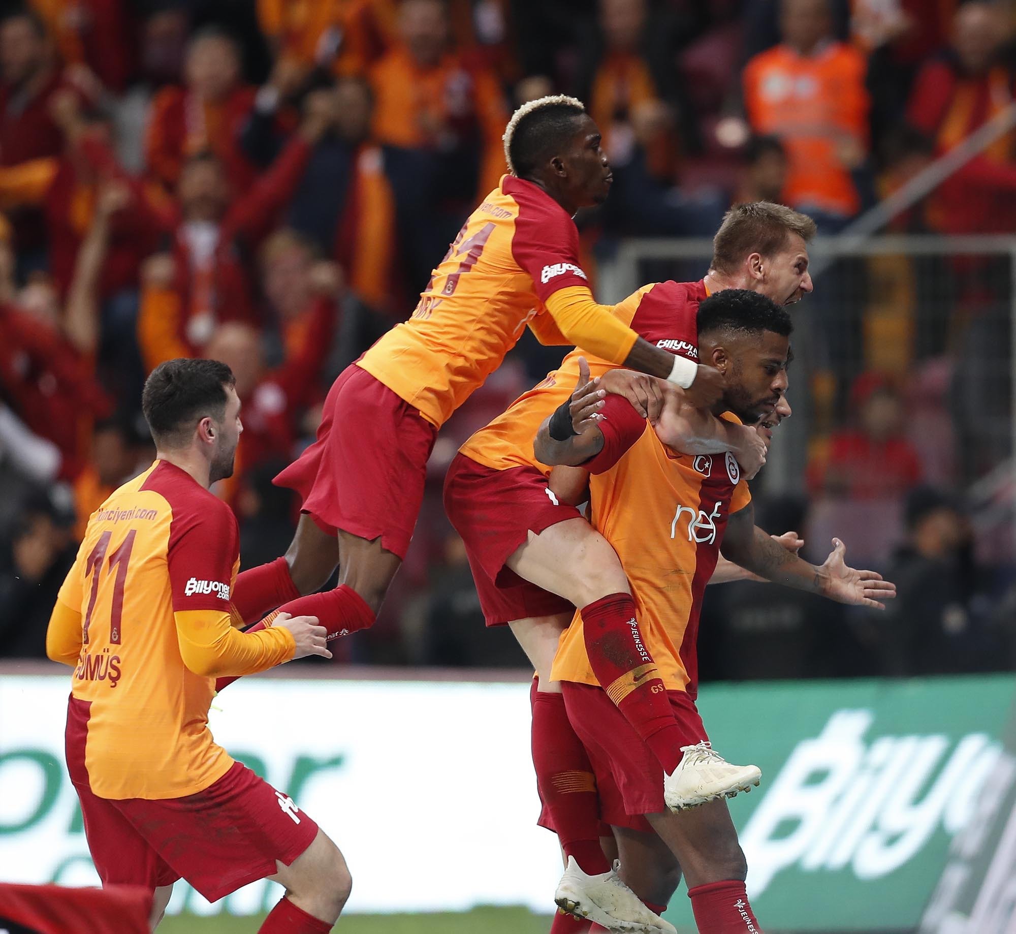 'Galatasaray'dan olay yaratacak paylaşım! Taç pozisyonu için flaş  