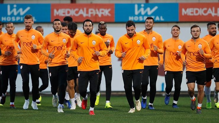 <h2>Galatasaylılar idmanlarda yan gelip yatmışlar!</h2>