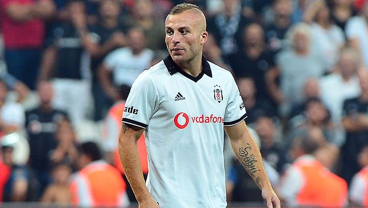 <h2>GÖKHAN TÖRE</h2>
