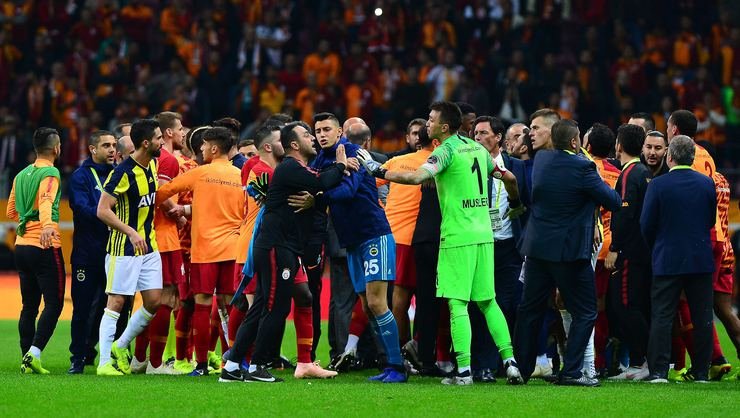 <h2>Hakemler isyan etti: Hâlâ hakem konuşuluyor!</h2>