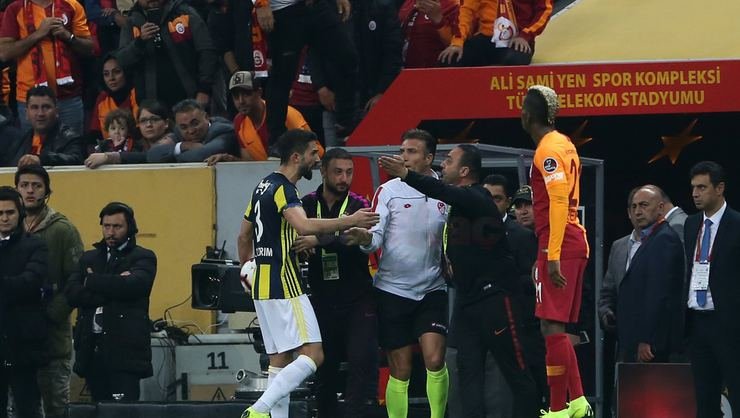 <h2>Hasan Ali Kaldırım ile Hasan Şaş arasında gerginlik</h2>