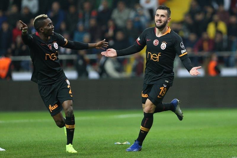 'Hollanda basınında flaş haber! Onyekuru...