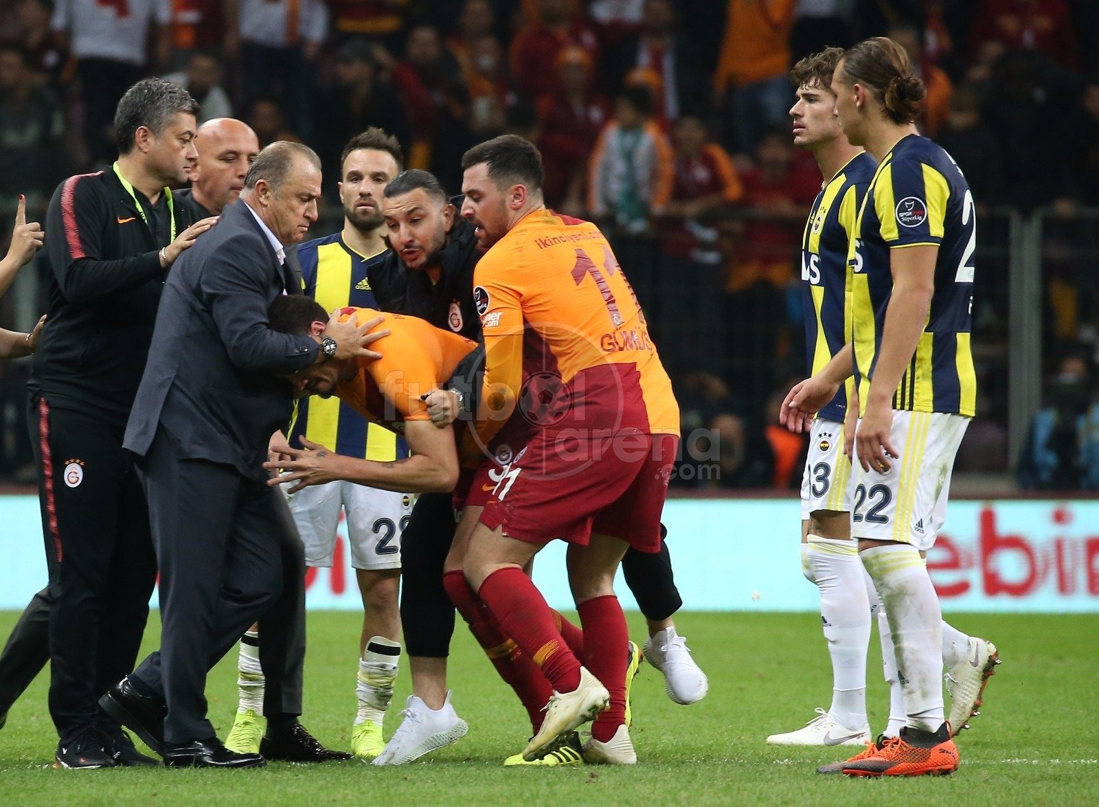 Kimse fark etmedi! Derbide gözden kaçan tükürük olayı