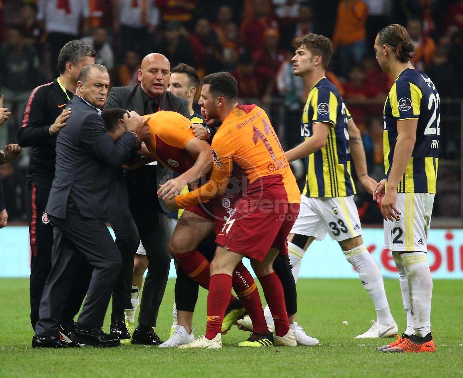 'Kimse fark etmedi! Derbide gözden kaçan tükürük olayı