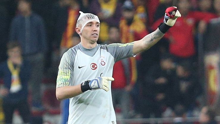 <h2>Muslera’dan büyük fedakarlık! 12 dikişle oynadı</h2>