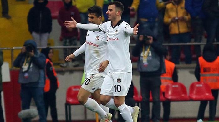 <h2>Oğuzhan Özyakup</h2>
