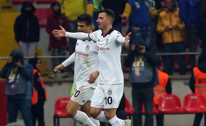 <h2>Oğuzhan Özyakup pes etmiyor...</h2>