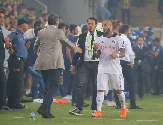 <h2>Quaresma’ya şok! Beşiktaş tribünlerinden tepki</h2>