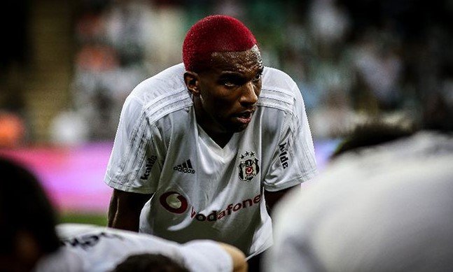 <h2>Ryan Babel kadro dışı kalabilir! Karar derbi sonrası...</h2>