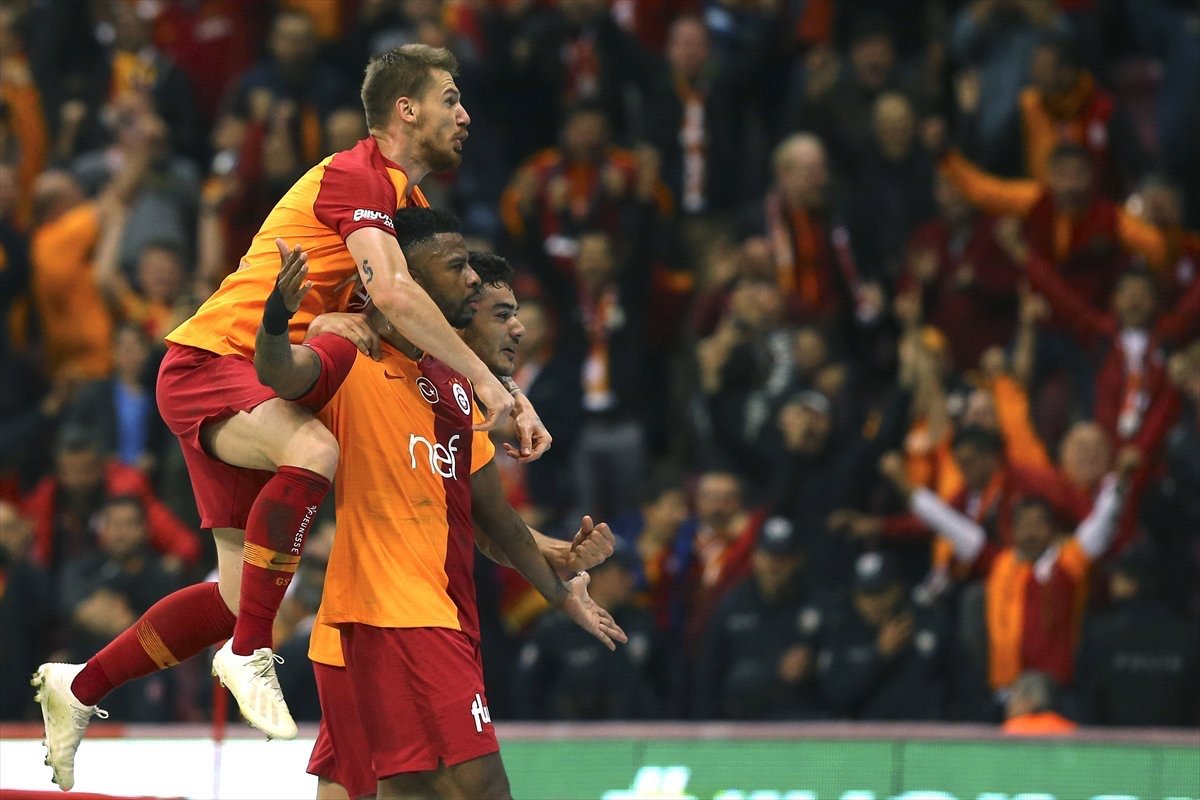 'Ryan Donk tarihe geçti! Bir ilk 