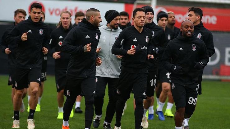 <h2>Sarpsborg 08 - Beşiktaş maçını şifresiz veren kanal var mı?</h2>