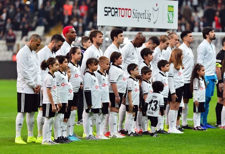 <h2>SIRTLARINI DÖNDÜLER</h2>