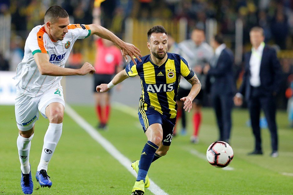 <h2>SOL ÇİZGİDEN MERKEZE DOĞRU KAYDI</h2>