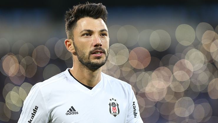 <h2>Tolgay Arslan Stuttgart yolcusu!</h2>