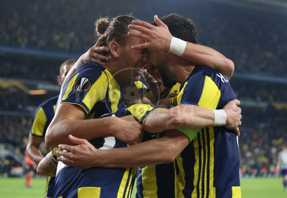 'UEFA resmen açıkladı! Fenerbahçeli yıldızı seçtiler