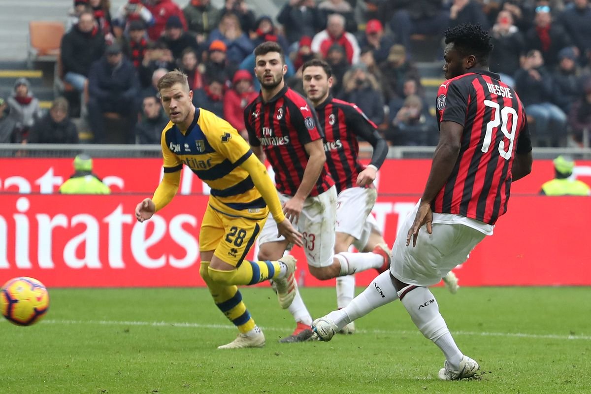 <h2>25) Milan 894.870</h2>