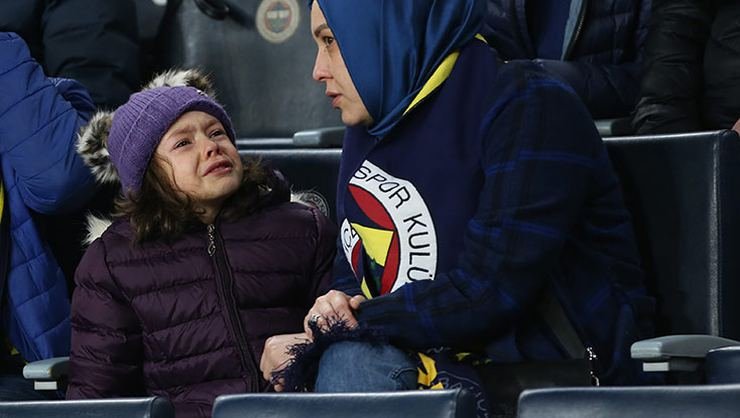 <h2> Tribünde zor anlar</h2>