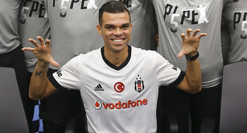 'Beşiktaş Pepe ayrılığını resmen açıkladı! İşte alacağı para