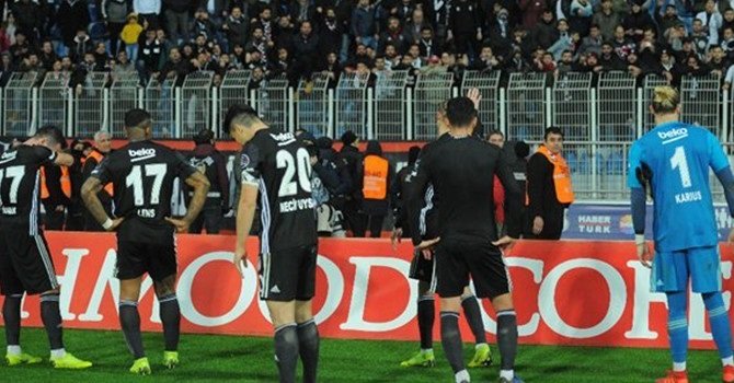 'Beşiktaş taraftarından Burak Yılmaz için olay tezahürat