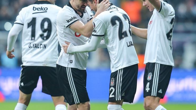 <h2>Beşiktaş’a 4 isimden kötü haber</h2>