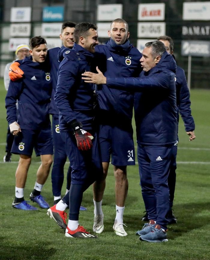 <h2>Cezalı ve sakatlar var</h2>