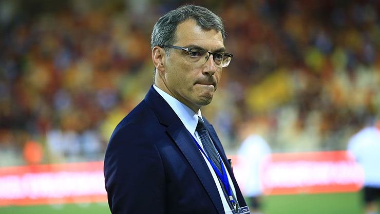 <h2>COMOLLI ADETA KÖŞEYİ DÖNDÜ</h2>