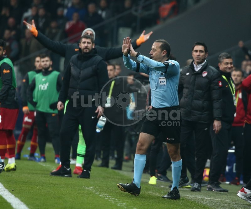 'Cüneyt Çakır Galatasaray'ın penaltısını iptal etti! İşte o pozisyon