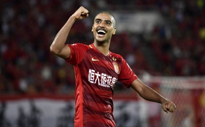 <h2>DEMBA BA’NIN KULÜBÜ BEKLENİYOR</h2>