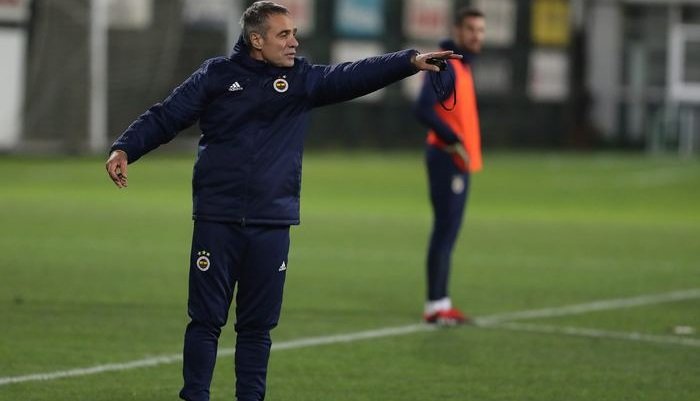 'Ersun Yanal futbolcularla toplantı yaptı! 