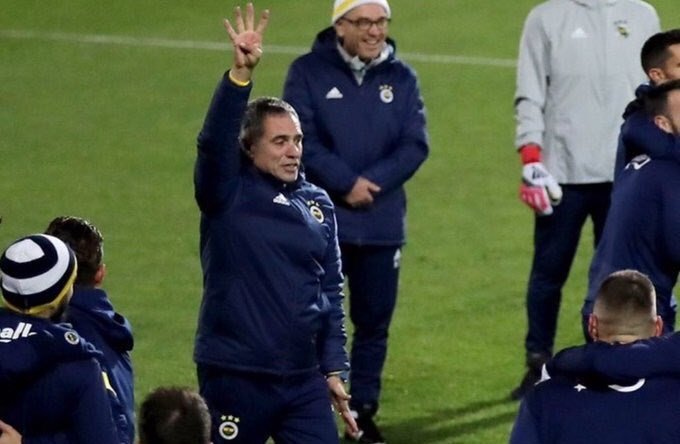 'Ersun Yanal'ın antrenmanda futbolcuları kendine getiren konuşması