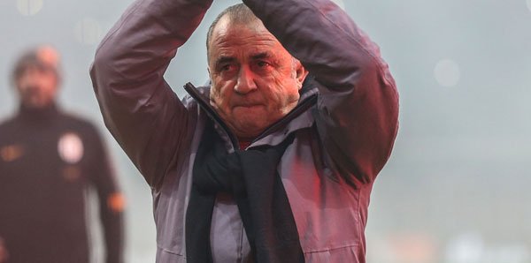 'Fatih Terim'den derbide protesto! 