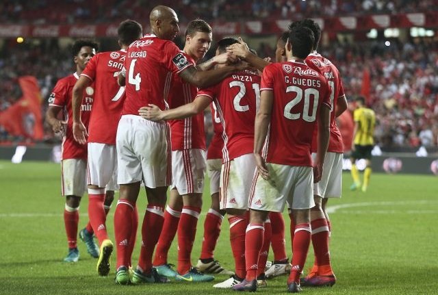 'Fenerbahçe aradığı stoperi Benfica'da buldu! Transferde flaş gelişme