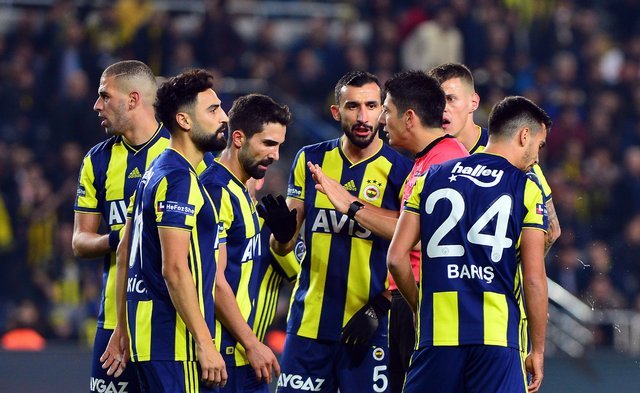 'Fenerbahçe'de 1 dakika oynamadı, tavla atarak sefasını sürdü!