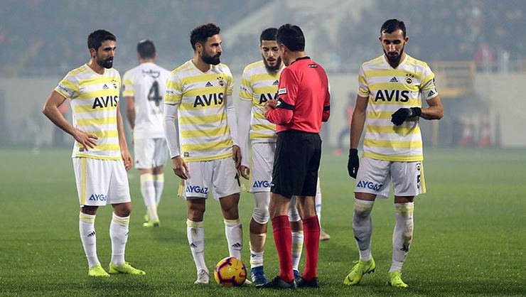 'Fenerbahçe'de isyan çıktı! Menajerlerini çağırdılar