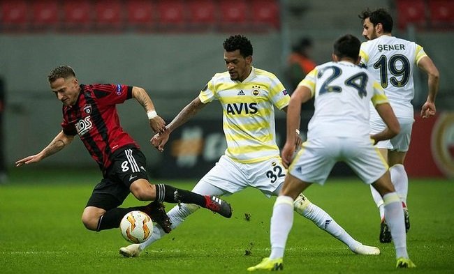 'Fenerbahçe'ye kötü haber! Genç futbolcu ameliyat edildi