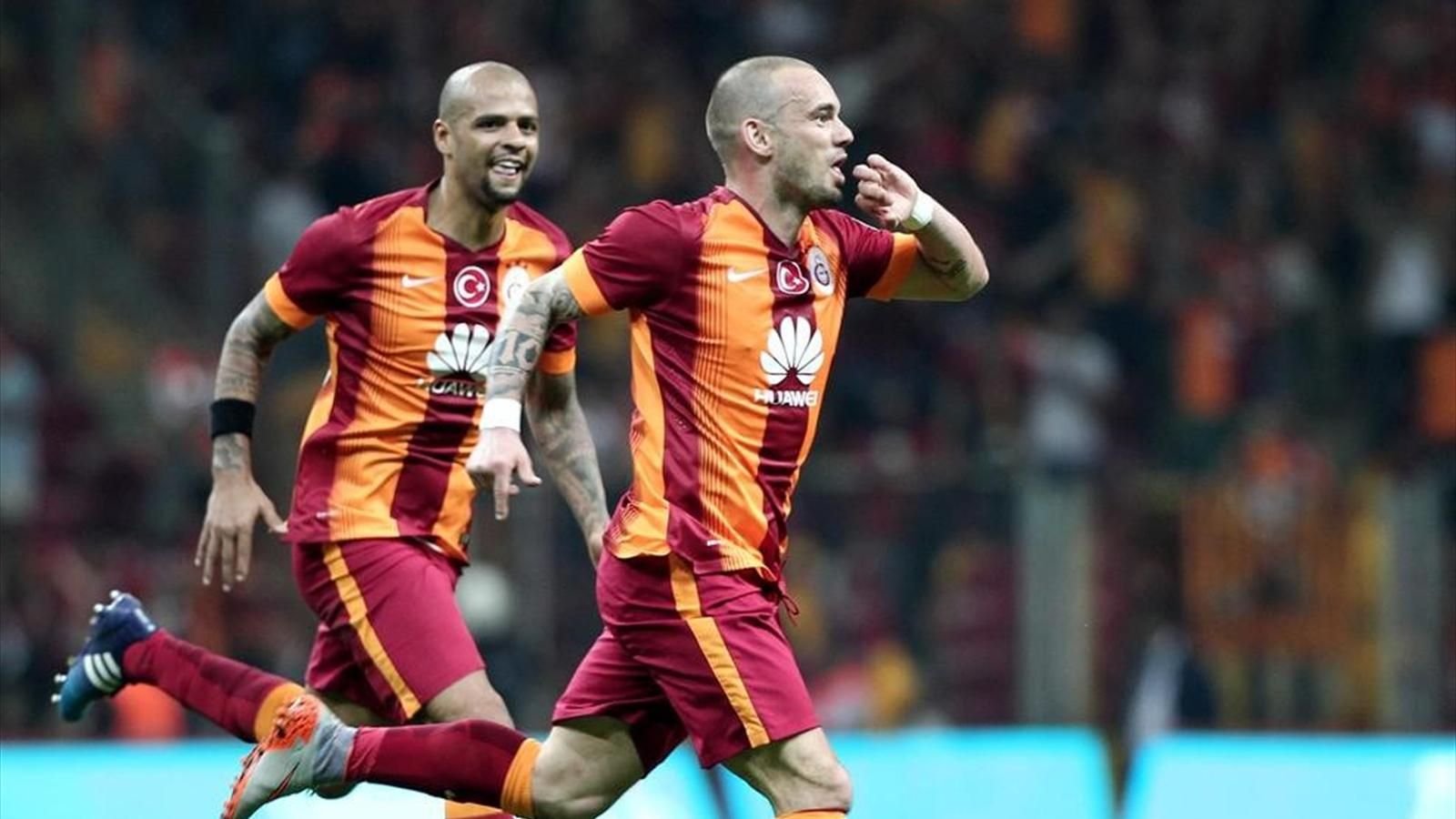 'Galatasaray'da Melo ve Sneijder için karar verildi!