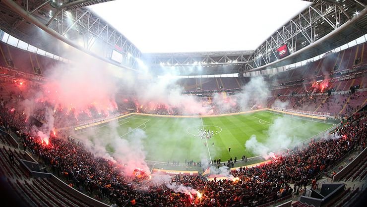 <h2>Galatasaray’dan 50 bin kişiyle derbi idmanı!</h2>