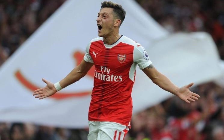 'Mesut Özil'den ay yıldızlı hareket! Ortalığı salladı...