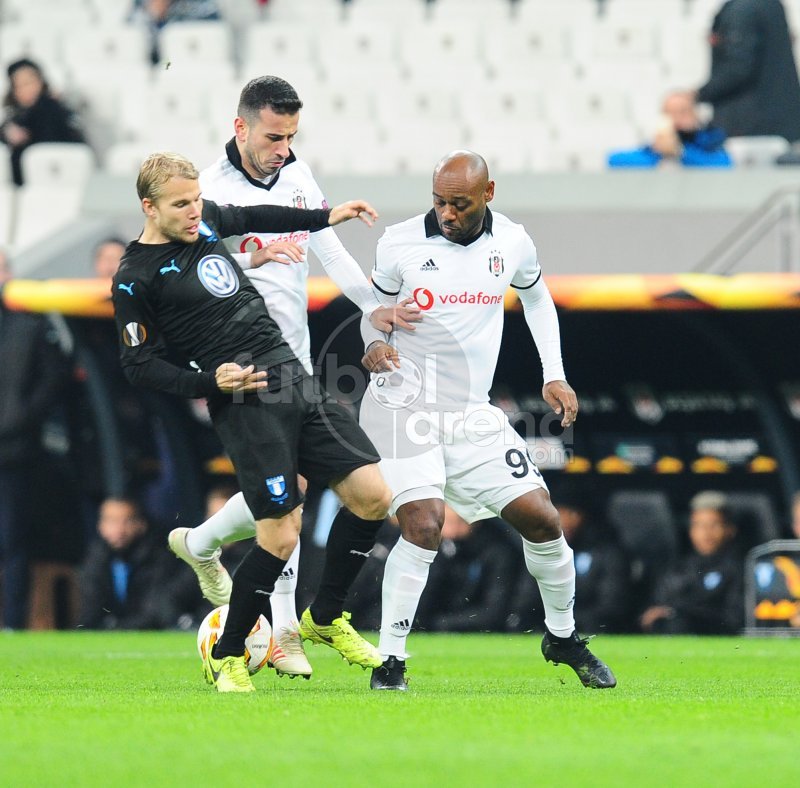 <h2>Oğuzhan ve Quaresma taraftarları çıldırttı! Büyük protesto</h2>