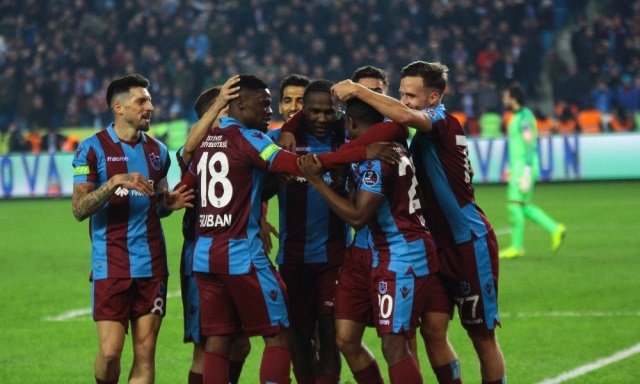 'Trabzonspor'dan Fenerbahçe'ye bomba transfer! 