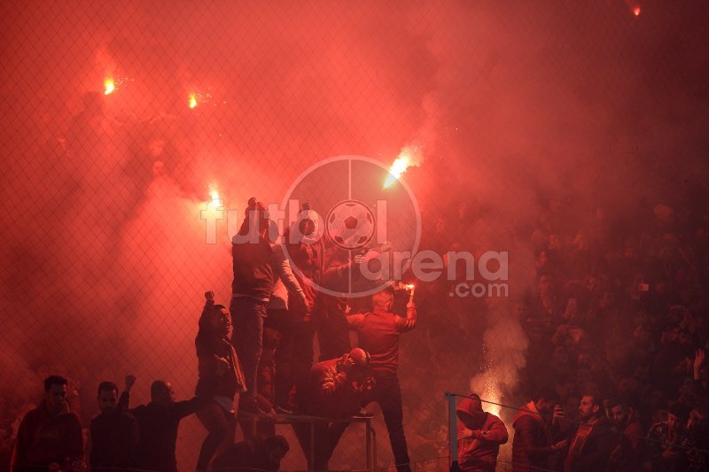 <h2>Türk Telekom Stadı’nda Fikret Orman için şok pankart</h2>