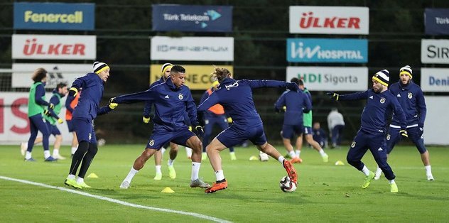 ' Fenerbahçe'de bir aylık daha! Suudi Arabistan'a gidiyor