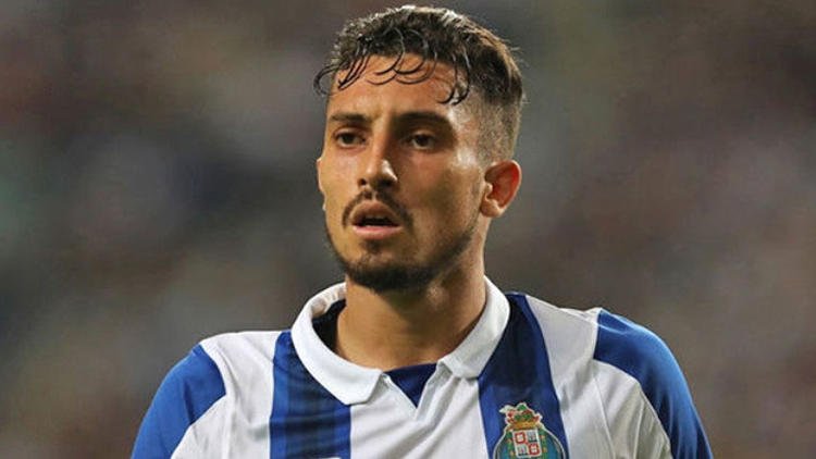 <h2>Alex Telles - Porto - 6,5 milyon euro</h2>