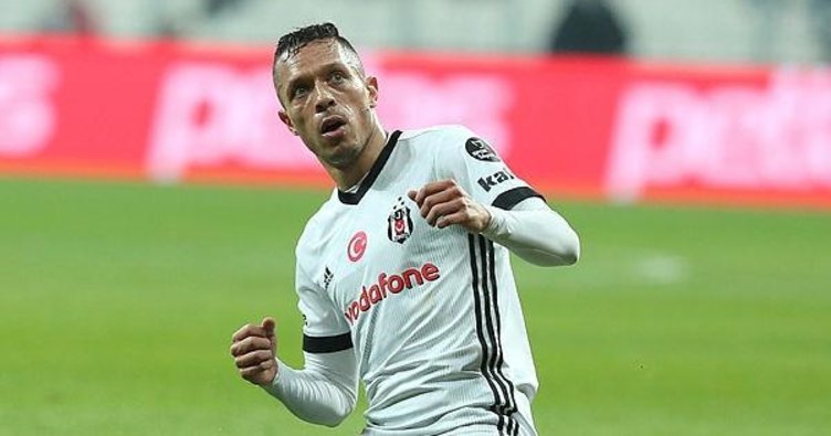 <h2>Beşiktaş Transfer Haberleri: Adriano Beşiktaş’tan ayrılacak mı?</h2>