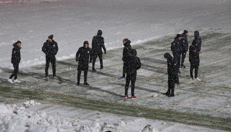 <h2>BOLUSPORLU FUTBOLCULAR KAR TOPU OYNADI</h2>