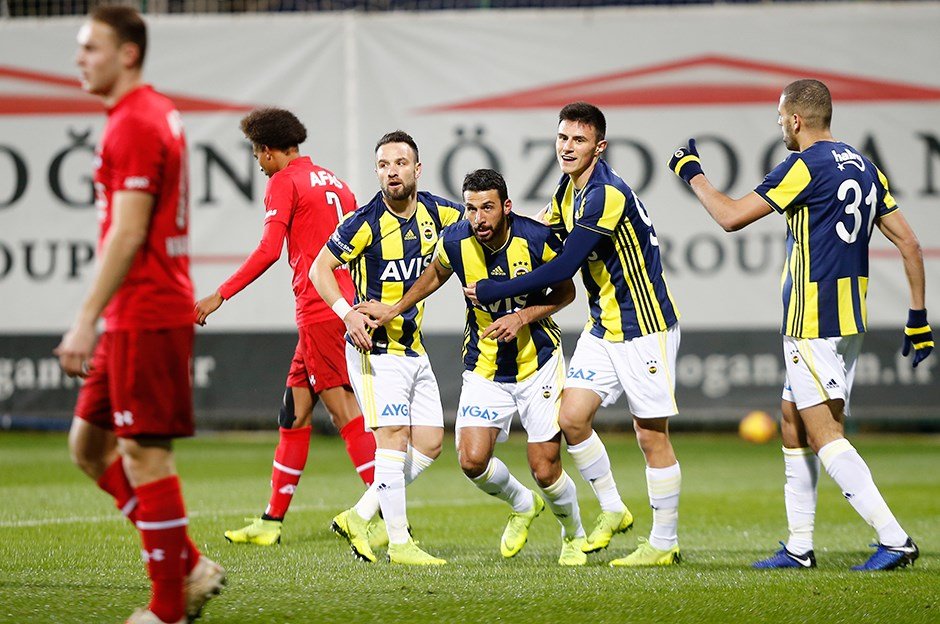 'Fenerbahçe'den çifte ayrılık! Resmi açıklama da geldi