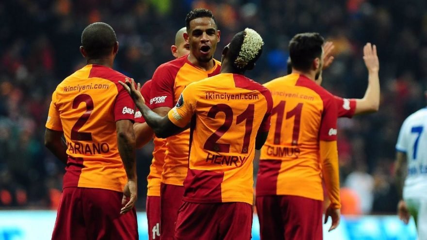 'Galatasaray'ın golcüsü geliyor! Yola çıktı...